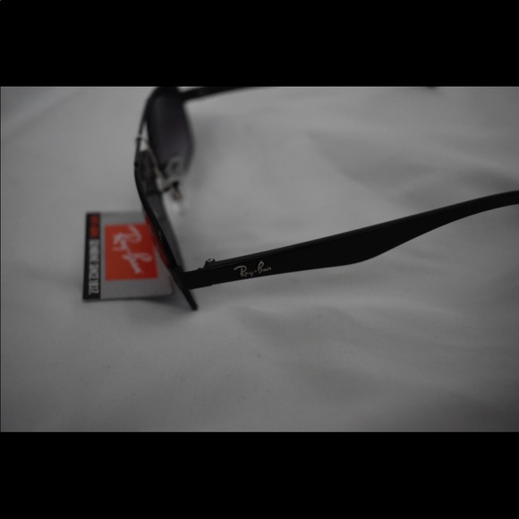 Sunglasses new with tags, never worn - Picture 3 of 3